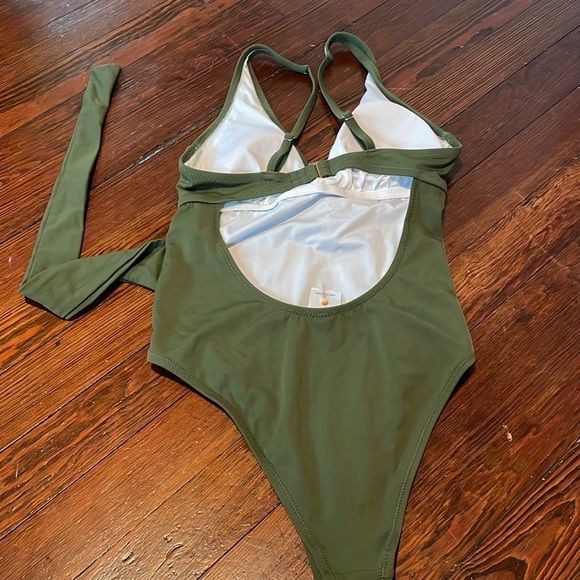 Shade and Shore Women’s Green One Piece Swimsuit Size S - Picture 2 of 5